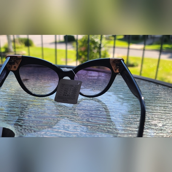 Sunglasses - Picture 3 of 4